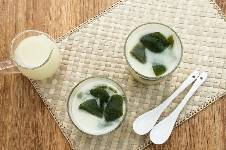 cincau hijau untuk pencernaan, manfaat cincau hijau, cara membuat cincau hijau, cincau diabetes, serat alami untuk sembelit, cincau aman untuk ibu menyusui, herbal pengontrol gula darah, tanaman pelancar pencernaan, minuman sehat tradisional, cincau segar